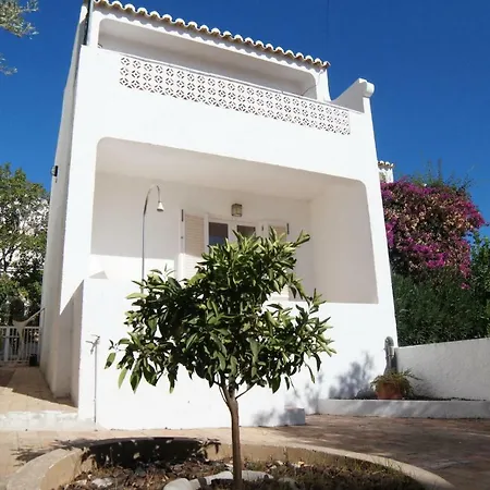 Almost Beachfront 2 Bedroom Townhouse Sleeps 6 * 라고스